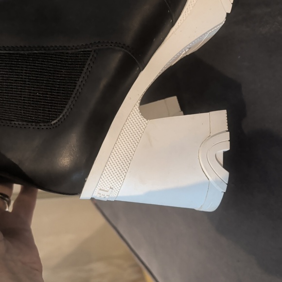 Excellent Funky SOREL BOOTS size 8 - Picture 4 of 5